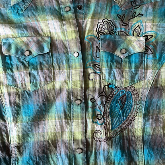 Medium Wrangler Long Sleeve Button Down - Picture 4 of 5